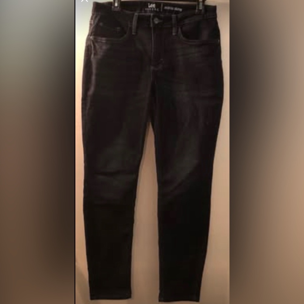 Lee Women’s dark Navy Blue Midrise  Skinny Jeans - Sleek Stretch Fit Size 10